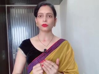 印度人 德西 bhabhi 穿著 黃色 saree 在 前 的. | 超碰在線視頻