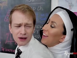 Catholic nunna vuorotellen opiskelijoille osaksi seksi elokuva orjia