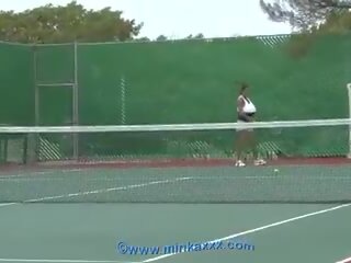 Minka - totally naken tennis 2010, fria kön 82