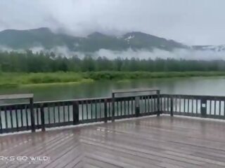 Fukanje pri a zasebno lake v alaska