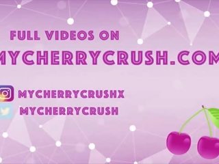 Captivant fesses taquineries en culottes et masturbation avec jouets - cherrycrush
